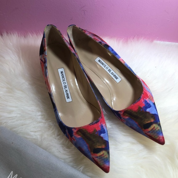 New Authentic Manolo Blahnik Pumps - Picture 4 of 8